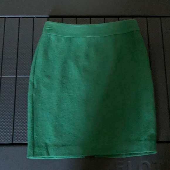 Banana Republic Kelly Green Skirt w/ Exposed Gold Zipper Size 6 - Picture 1 of 6